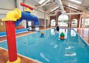 Apartamento, várias camas | Piscina | Piscina interna