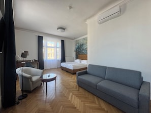 Family Rooom, Non-Smoking | 1 bedroom, hypo-allergenic bedding, in-room safe, individually decorated