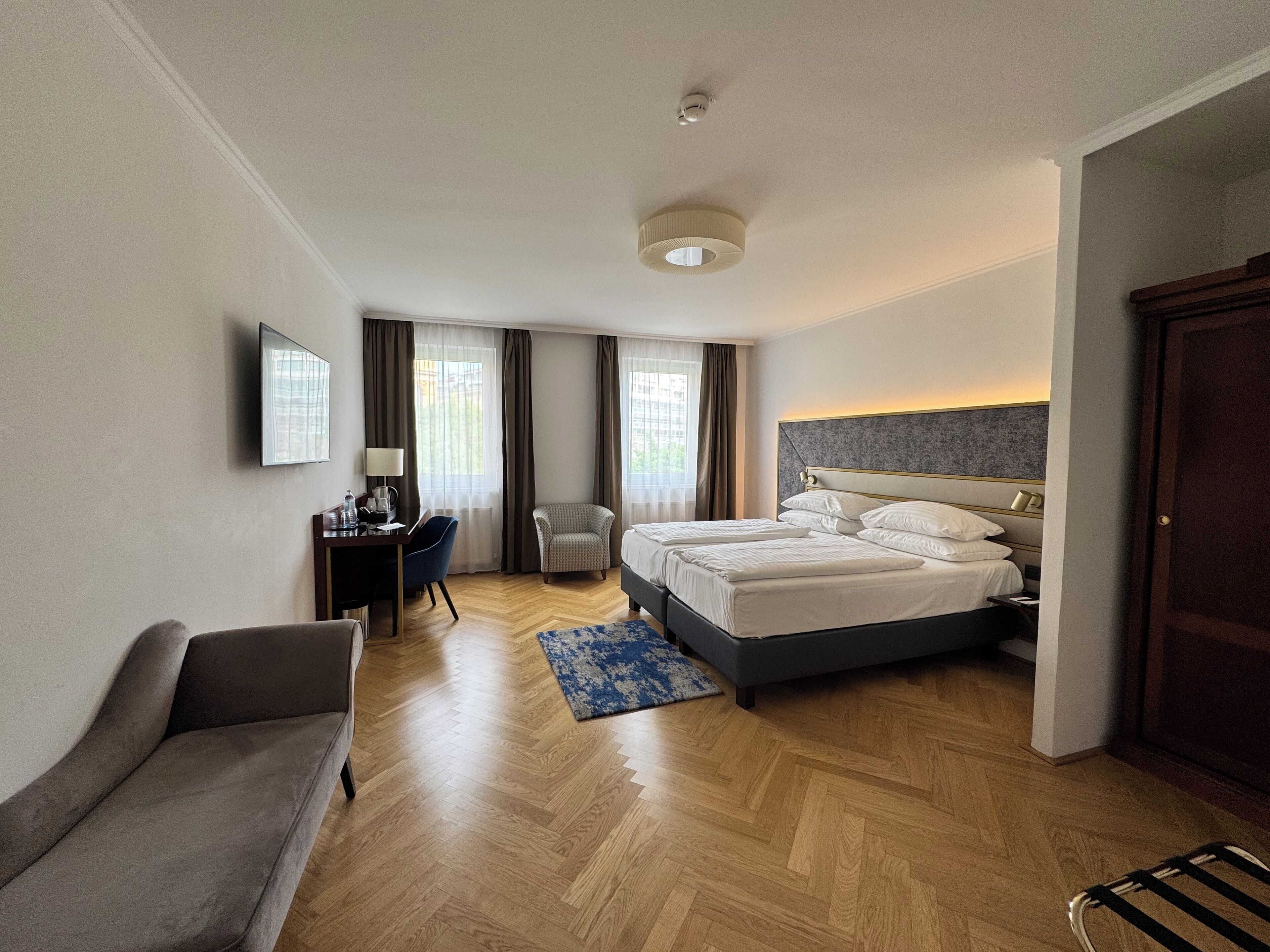 deluxe double or twin room, non smoking | 1 bedroom, hypo-allergenic bedding, in-room safe, individually decorated