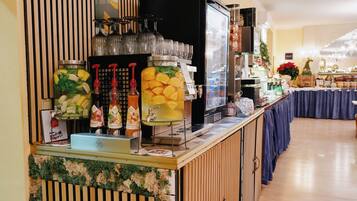 Esmorzar d'estil bufet entre setmana (23 EUR per persona)