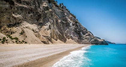 GREEK ISLAND HOPPING - PURE AEGEAN BLISS