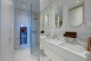 Hair dryer, toilet paper - Luxurious Apt Ocean Views, Pool in Tigne Point (Sliema)