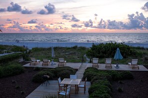 Outdoor dining - Dog-Friendly Beachfront Getaway (Indian Rocks Beach)