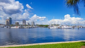 A marina with boats docked, a city skyline in the background, and a clear blue sky. - Oceanfront Home | Pets Welcome (Indian Rocks Beach)