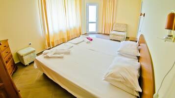 2 chambres, fer et planche à repasser, accès Internet, draps fournis