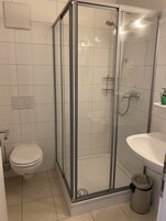Einzelzimmer | Badezimmer | Dusche