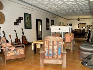 Interior - An individual room with a tropical garden (Lomé)