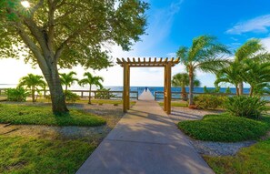 Property grounds - Beach happy Geataway! (Ruskin)