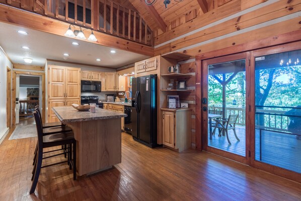 Fridge, microwave, oven, stovetop - ❤ Cozy Log Cabin w/Stunning View! Waterfall, 3 Fireplaces, Arcade, Stocked! (Highlands)