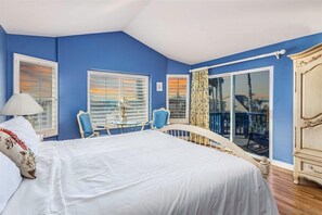 4 bedrooms, desk, iron/ironing board, travel crib - Sunsets and Ocean Views in Perfect Family Getaway (Oceanside)