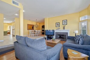 Smart TV, computer monitors