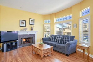 Smart TV, computer monitors