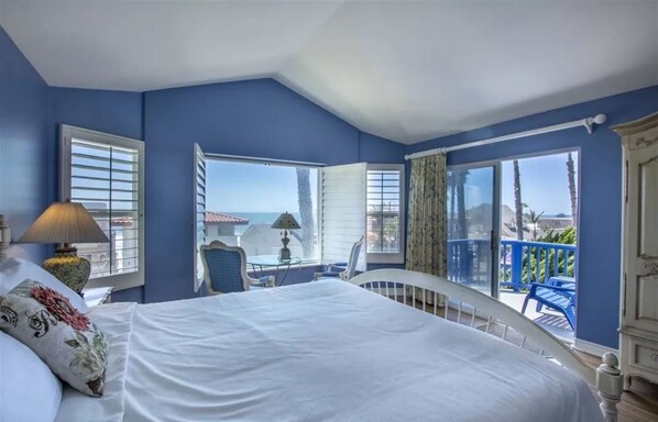 4 bedrooms, desk, iron/ironing board, travel cot