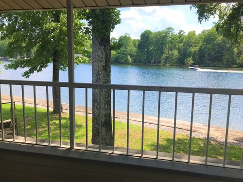 Lake Hamilton Hideaway