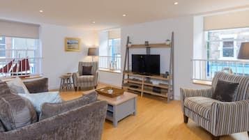 Apartemen, Beberapa Tempat Tidur | Ruang keluarga | Televisi 30-inci dengan saluran TV kabel