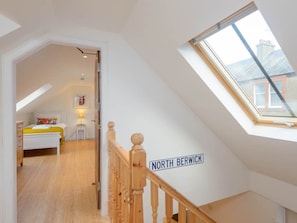 2 bedrooms, iron/ironing board, free WiFi, bed sheets - Curlew - Double Upper Apartment (North Berwick)