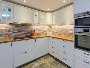 Private kitchen - Curlew - Double Upper Apartment (North Berwick)