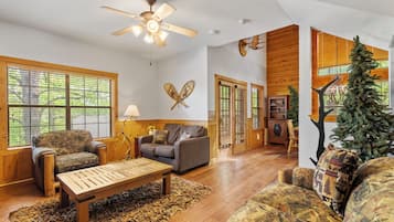 Smart TV, fireplace, DVD player