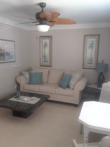 Clean affordable Vac. rental suite 2 miles to beach
3 priv, rms. Liv, Bed, Bath 