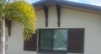 Clean affordable Vac. rental suite 2 miles to beach
3 priv, rms. Liv, Bed, Bath