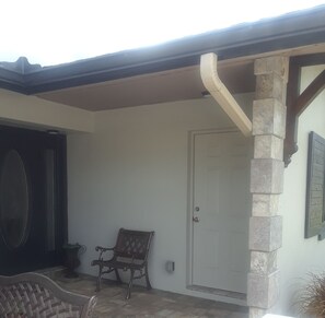 Terrace/patio - Clean affordable Vac. rental suite 2 miles to beach
3 priv, rms. Liv, Bed, Bath  (Cape Coral)