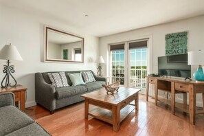 TV - 3 Bedroom Condo in the Heart of Old Orchard Beach Unit 502 (OLD ORCHARD BEACH)