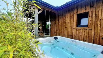 Bain à remous extérieur