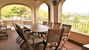 Outdoor dining