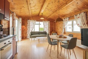 Interior - Chalet 130 - Two Bedroom Resort, Sleeps 4 (Sint-Annaland)