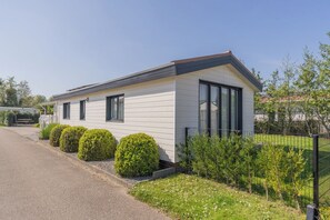 Exterior - Chalet 130 - Two Bedroom Resort, Sleeps 4 (Sint-Annaland)