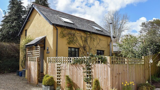 A single-story house with a sloped roof, a visible chimney, and a small window. - 2 bedroom accommodation in Washfield, near Tiverton (Washfield, near Tiverton)
