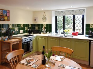 Dishwasher, high chair - 2 bedroom accommodation in Washfield, near Tiverton (Washfield, near Tiverton)