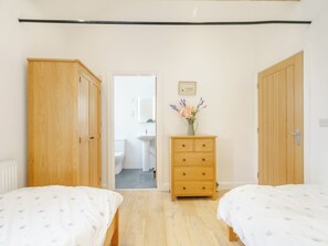 2 bedrooms, free WiFi, bed sheets, wheelchair access
