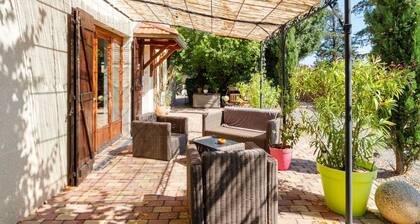 Countryside holiday home with pool