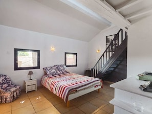 4 bedrooms - Countryside holiday home with pool (RENAISON)