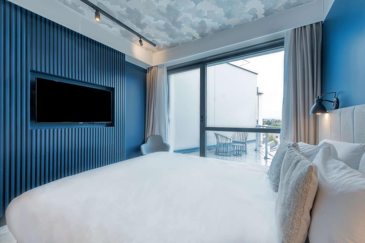 superior room, 1 double bed | 1 bedroom, individually furnished, desk, laptop workspace