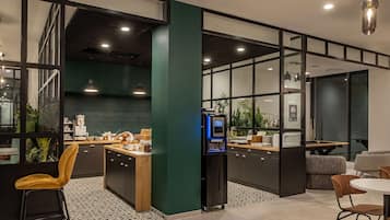 Dagelijks ontbijtbuffet (EUR 14 per persoon)