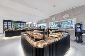 Daily buffet breakfast (EUR 27 per person) - Golden Tulip Lyon Ouest Techlid - Hotel and Spa (Limonest)