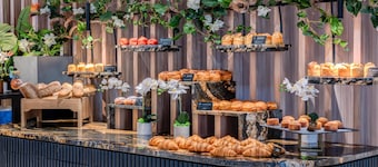 Golden Tulip Lyon Ouest Techlid - Hotel and Spa