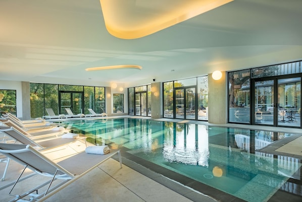 Piscina coperta, con ingresso dalle 06:00 alle 20:00, lettini