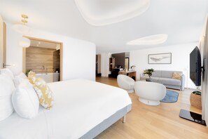Premium bedding, memory-foam beds, minibar, in-room safe - Golden Tulip Lyon Ouest Techlid - Hotel and Spa (Limonest)