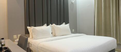 Egyptian cotton sheets, premium bedding, soundproofing, free WiFi
