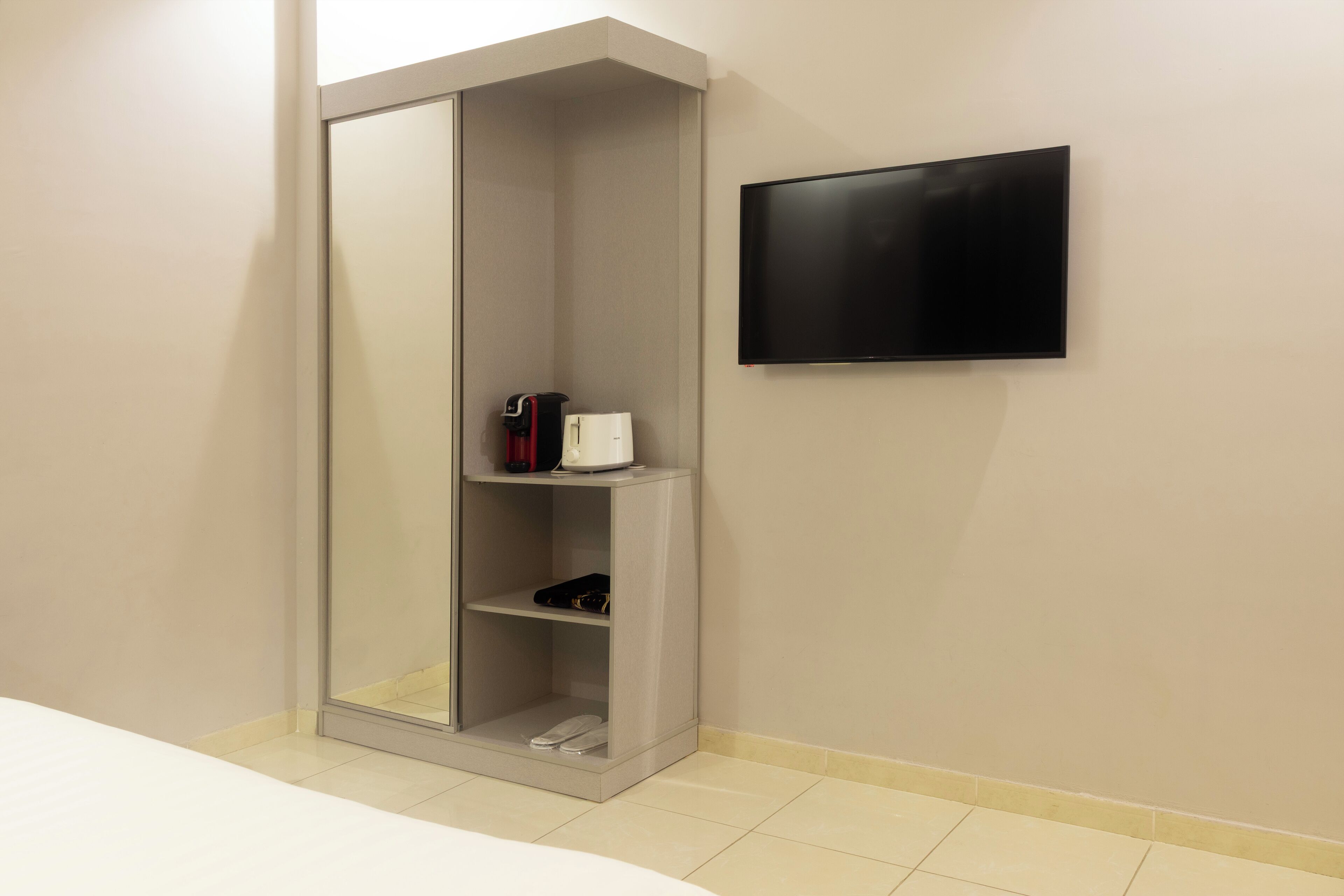 family apartment | 1 bedroom, egyptian cotton sheets, premium bedding, soundproofing