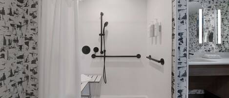 Un baño moderno con ducha, inodoro y lavamanos.