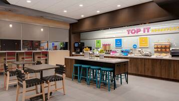 Café da manhã com buffet grátis todos os dias