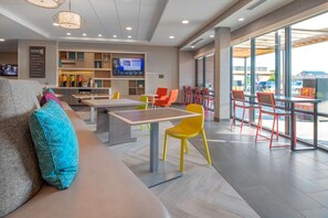 Lobby - Home2 Suites by Hilton Omaha I-80 at 72nd Street, NE (Omaha)