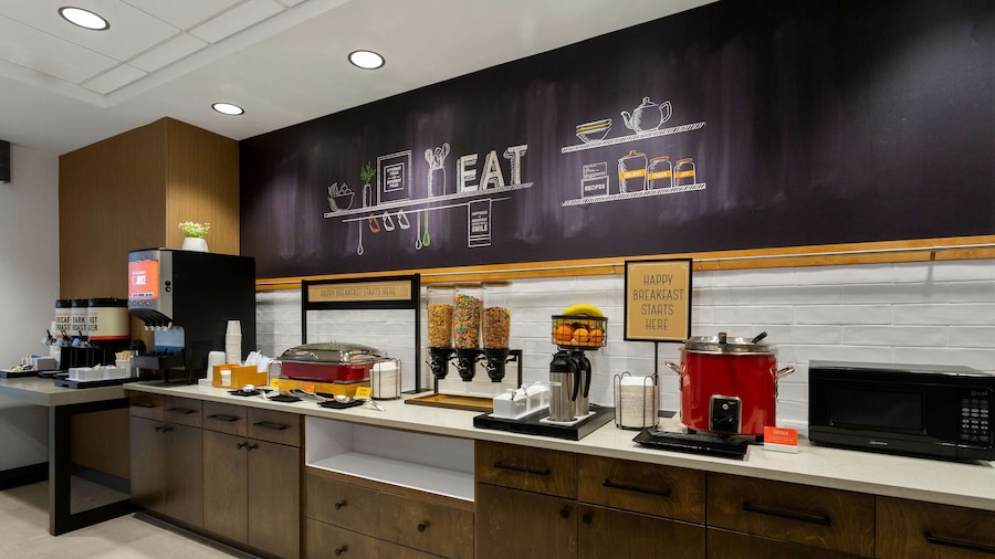 拉斯金 I-75 希爾頓歡朋套房酒店