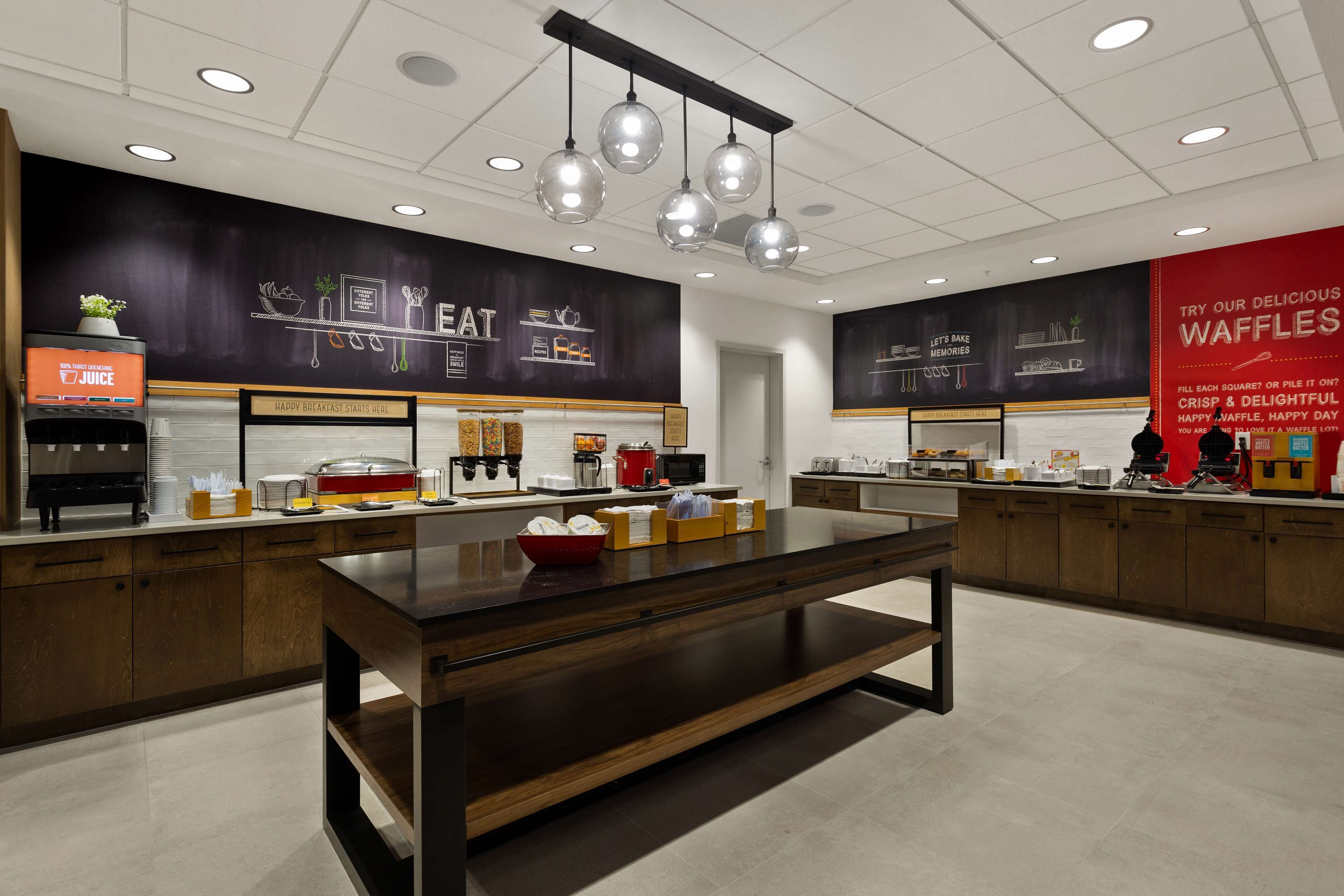 朝食 (ビュッフェ)、毎日提供 (無料)