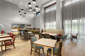 Tägliches inbegriffenes Frühstücksbuffet