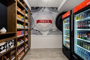 Snack bar - Hampton Inn & Suites Ruskin I-75 (Ruskin)